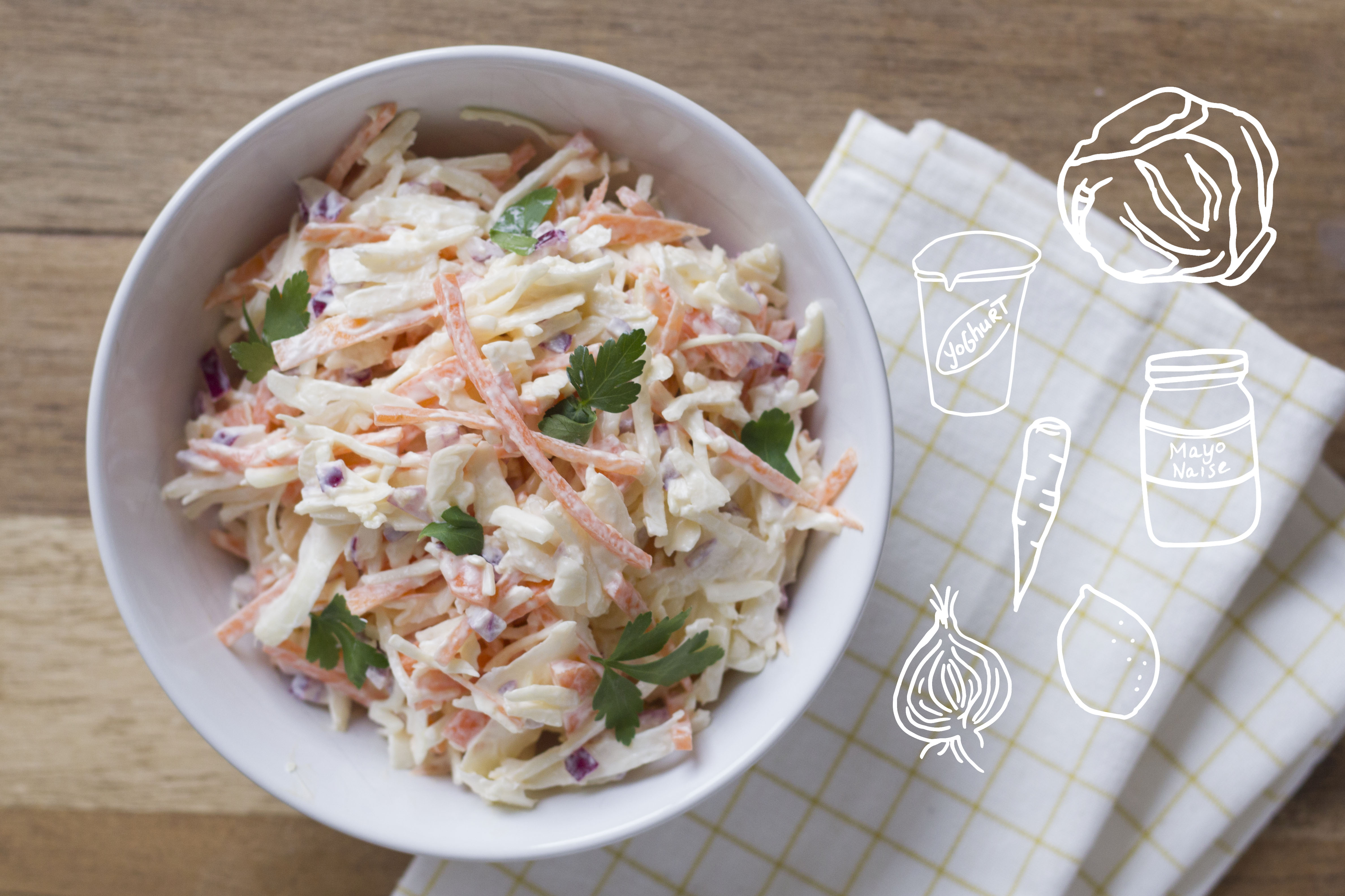 Coleslaw met witte kool, wortel en rode ui