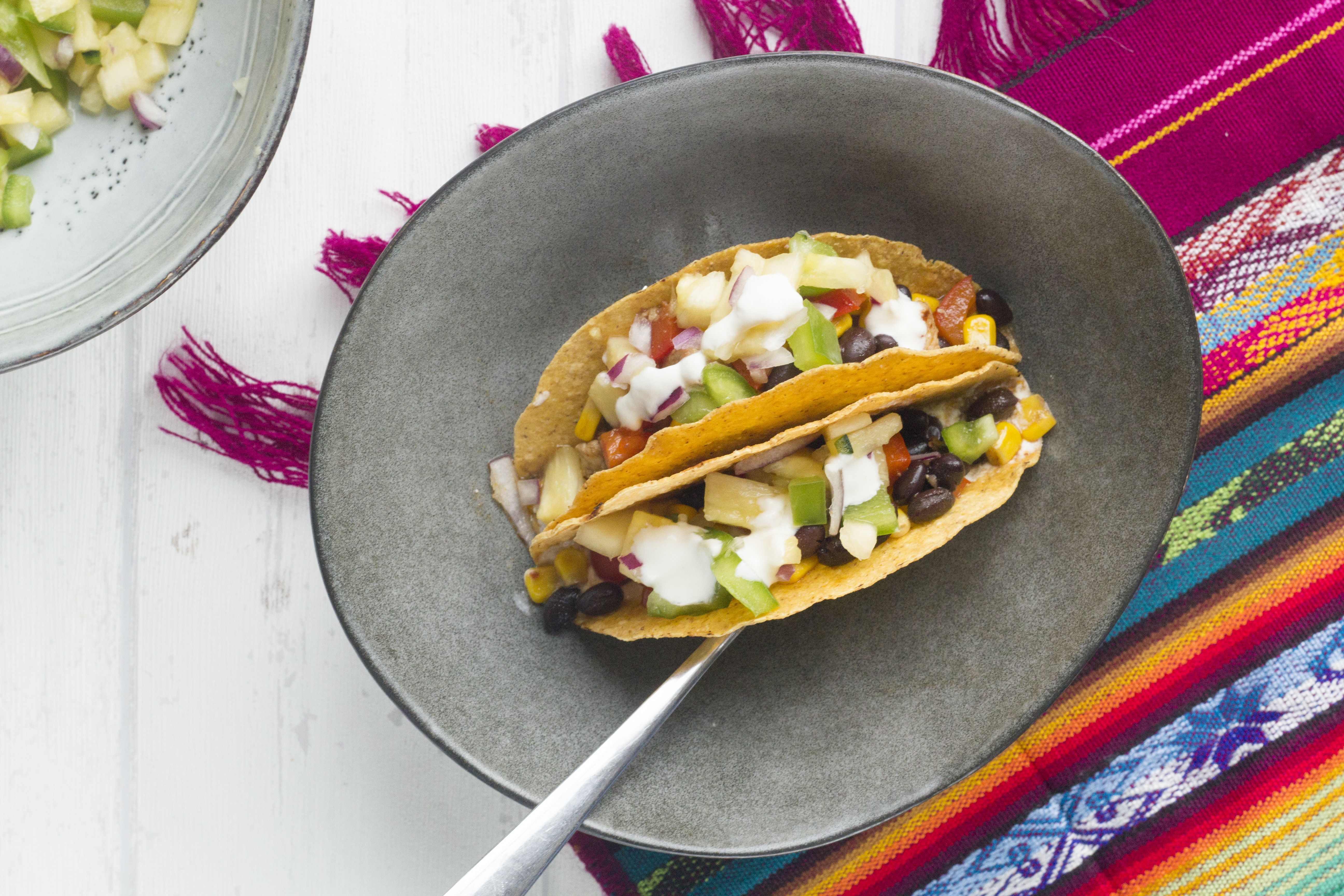 Taco’s met kip, ananassalsa en limoenyoghurt