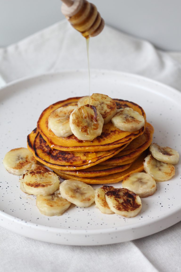 Pompoenpannenkoeken met banaan en honing