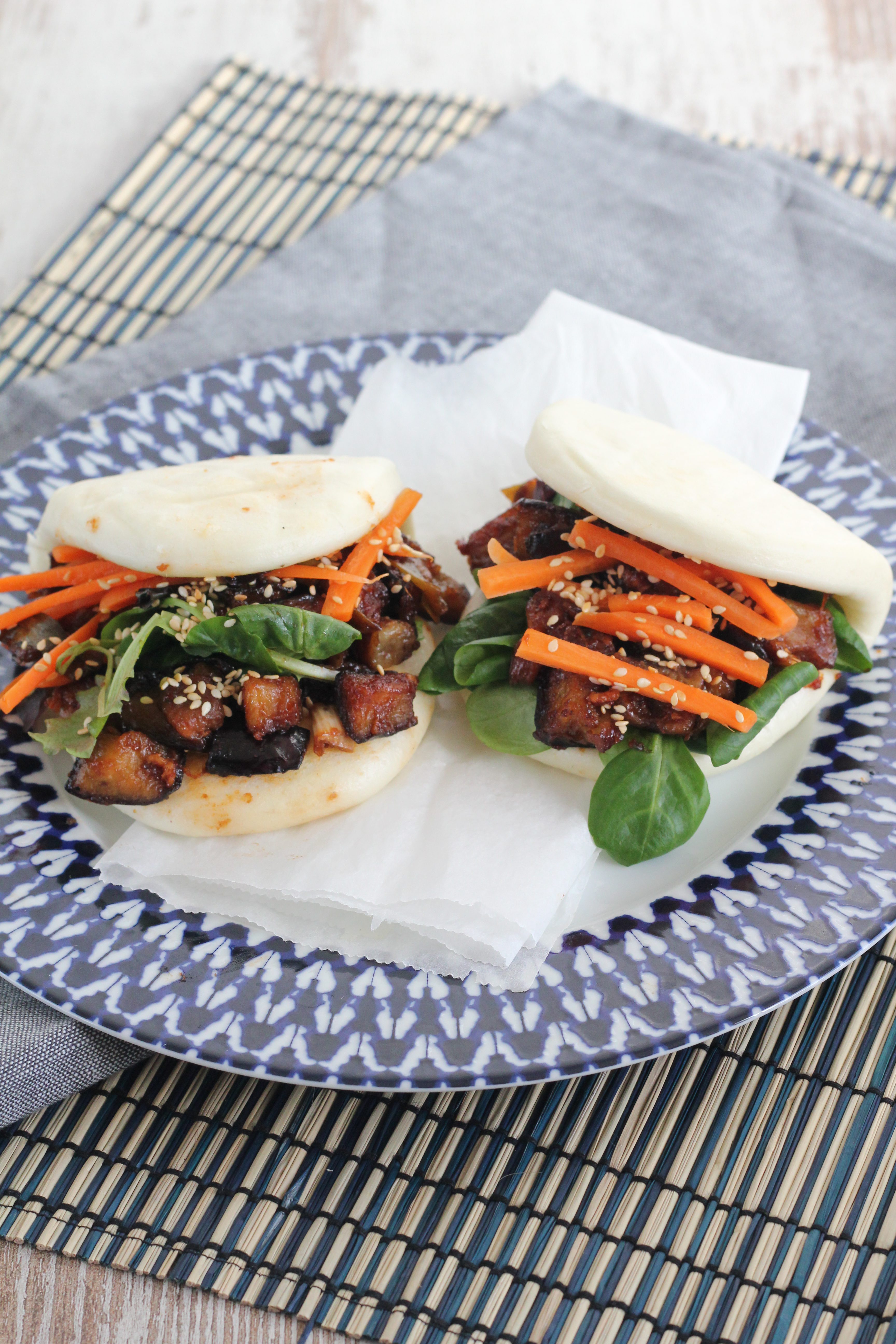 Kippendijen of aubergine (vega) in sticky saus