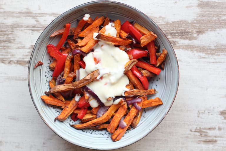 Zoete aardappelfriet met Gorgonzolasaus