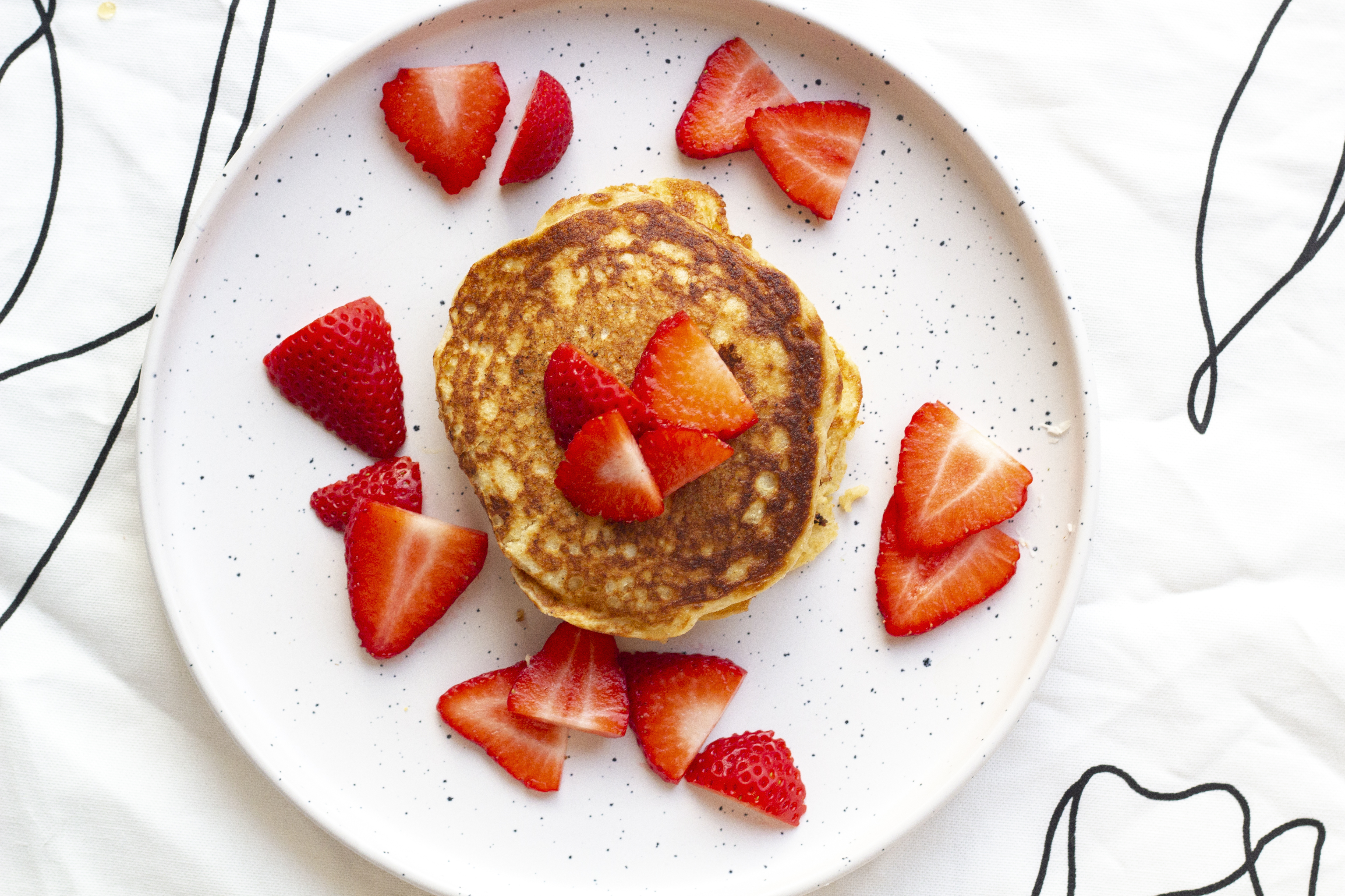 Havermout-yoghurt pannenkoeken met aardbeien