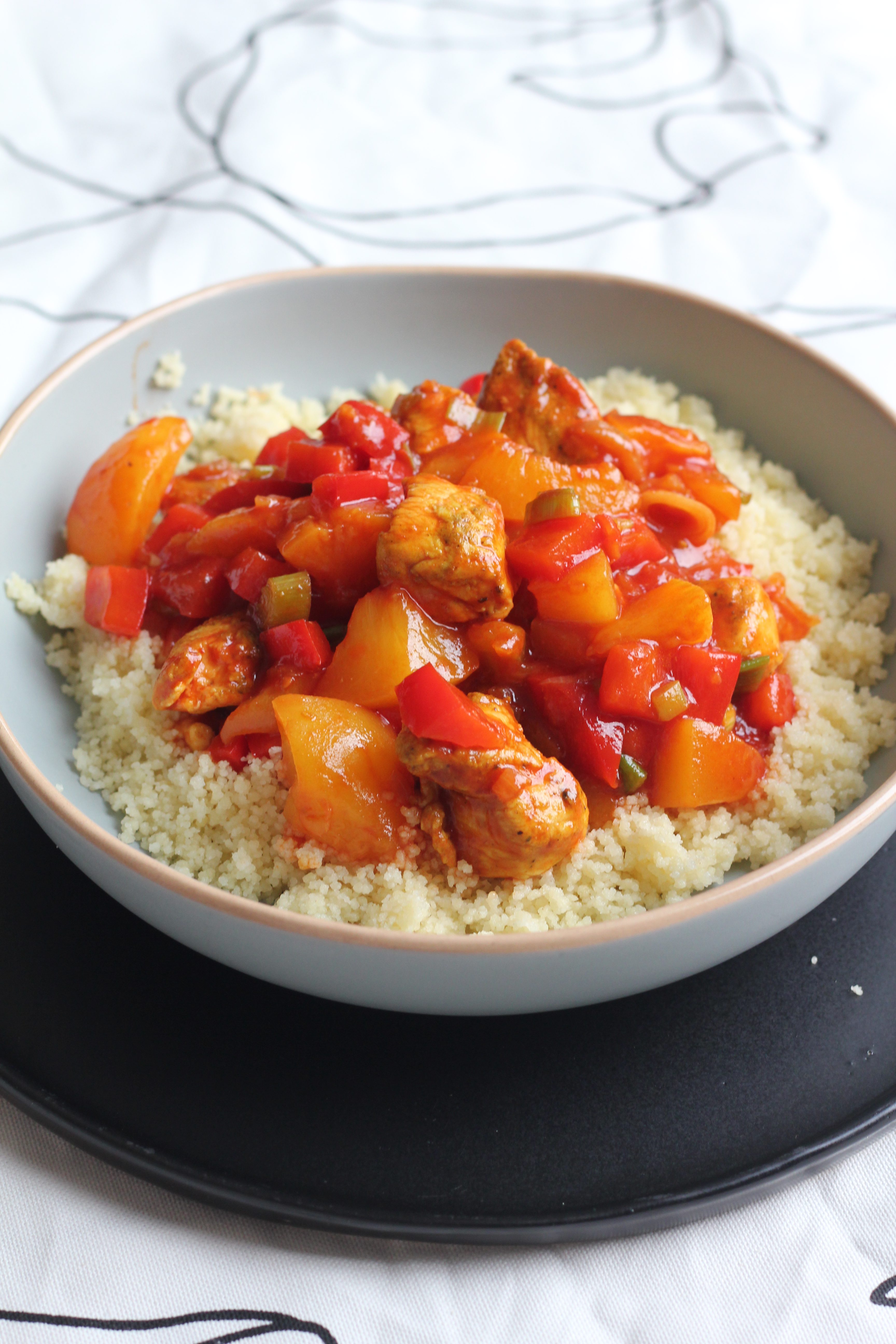 Kip met couscous en perziken